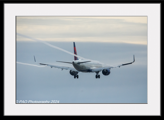 Delta - Contrails in color